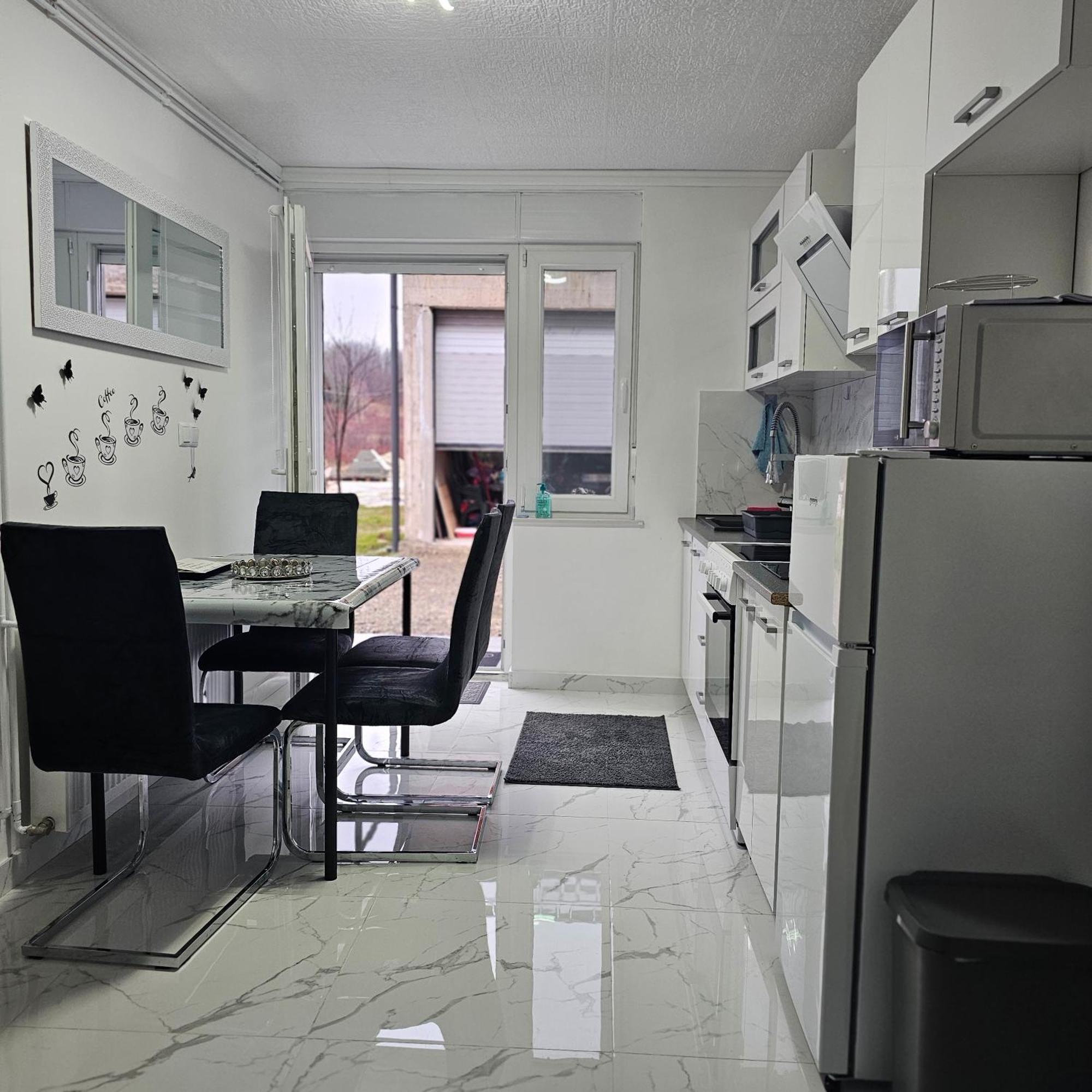 Ena1 & Ena2 -Big Free Parking Apartment Karlovac Exterior photo